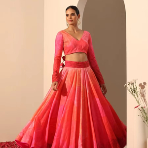 Ensemble Lehenga Choli rose ombré avec blouse à manches longues et jupe évasée, tenue ethnique indienne élégante pour les fêtes et les mariages - Product Image 1