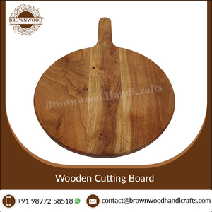 Large gamme de planche à découper ronde en bois de couleur finie à la main en bois naturel de conception moderne d'excellente qualité à vendre - Product Image 2