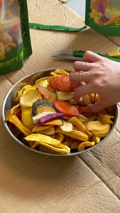 Chips de Fruta Mixta Crujiente VF de Fábrica Vietnamita, Variedad Surtida, Exportación a Granel, Listo para Compradores de Supermercados - Product Image 3