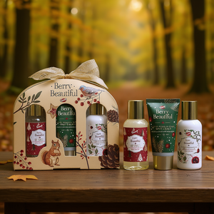 Set Regalo da Bagno Trio Berry Beautiful, Essenziali per la Cura della Pelle in Viaggio - Product Image 3