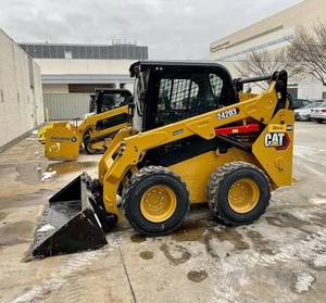 Chargeuse compacte sur pneus d'occasion Cat 242D3, modèle Radial-Lift Beast, avec hydraulique à haut débit, boîte de vitesses et roulement, 2 150 lb ROC, puissance compacte pour les tâches difficiles - Product Image 6