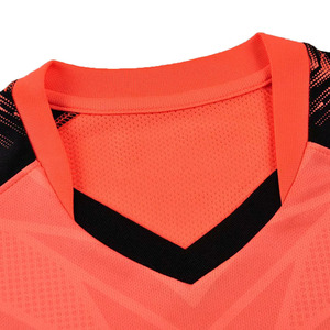 Uniforme de football léger et bon marché à manches courtes pour hommes adultes - 100% polyester, tenue de football respirante et à séchage rapide - Product Image 2