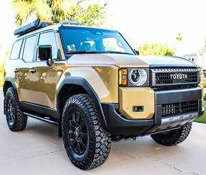 Potente Toyota Land Cruiser 300 2023 - Product Image 1