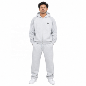 Conjunto Deportivo Personalizado de Alta Calidad para Hombre, Sudadera con Capucha Oversize en Bloques de Color, Mangas Raglán Cortas y Pantalones Anchos con Corte Acampanado - Product Image 1