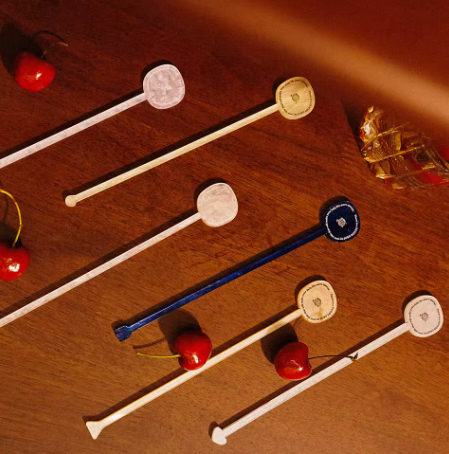 สีขาวน้ำนม