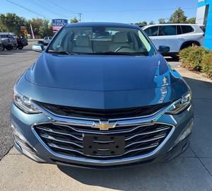 Magnifique Chevrolet Malibu LT bleue 2024 d'occasion, conduite à gauche, toit ouvrant, démarrage à distance, sièges en cuir, boîte automatique, jantes en alliage, hayon. - Product Image 1