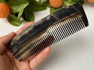 Peine para el Cuidado del Cabello de Cuerno Natural Hecho a Mano CRAFT EXIM con Grabado a Mano para el Cuidado Diario y un Cabello Suave - Product Image 4