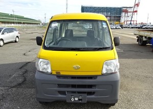 Minibús DAIHATSU-HIJET CARGO 2010 con Techo Alto, Especial para Carga y 8 Asientos para Pasajeros, con Aire Acondicionado, Bolsas de Aire y Asientos de Tela de Lujo - Product Image 4