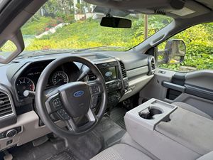 Ford F-350 Super Duty XLT 4x4 d'occasion 2017, excellent état, offre exceptionnelle, prêt à être expédié - Product Image 2