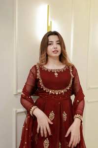 Salwar Kameez exclusif en deux pièces avec dupatta en broderie de sequins, géorgette réversible pour les occasions de fête - Product Image 4