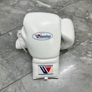 Wholesale OEM Custom Winning Boxing <b>Gloves</b> Durable & Comfortable Sparring Lace-up <b>Gloves</b> for Professional Fighting <b>Gloves</b> - Product Image 2