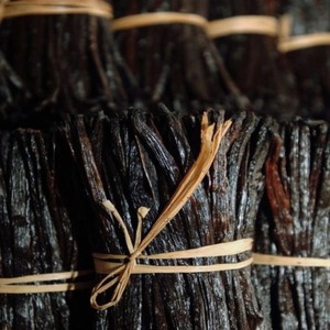 Premium Grade Dried AD Processed Madagascar Vanilla <b>Beans</b> High Quality Raw Factory Supplied Food Seasoning Cooking Bakery Use - Product Image 1