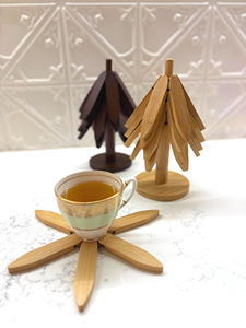Ensemble de dessous-de-plat et de dessous-de-bouilloire en bois écologique, design arbre |   Protecteur de table en bois massif fait main pour plats chauds - Product Image 2