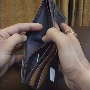 Portefeuille en cuir véritable à double pliage pour hommes avec plusieurs emplacements pour cartes, fenêtre d'identification transparente, compartiment à monnaie et design fin - Product Image 3