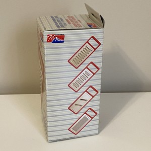 Nouvel ensemble d'ustensiles de cuisine vintage Ki Mee avec 4 râpes en acier inoxydable et récipient de mesure - Product Image 2