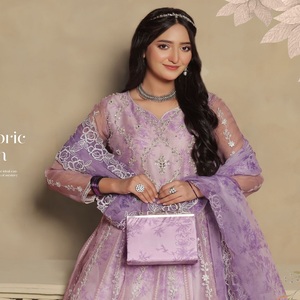 Soldes Exceptionnelles : Ensemble Lehenga Choli Prêt-à-Porter Original Motis Fashion pour Femmes Indiennes et Pakistanaises, Tenue de Soirée en Organza - Product Image 2