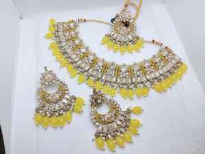 Collier traditionnel indien avec boucles d'oreilles et maang tikka, parfait pour les mariages, ensemble de bijoux de mariée de qualité supérieure, couleurs disponibles - Product Image 4