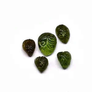 Auténtico tallado de moldavita checa, tallado de hojas de piedras preciosas naturales verdes con certificado IGI - Product Image 2