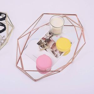 Plateaux de service en métal de conception de feuille de haute qualité avec poignée en laiton pour la conception spéciale de vaisselle de dîner d'hôtel disponible à bas prix - Product Image 3