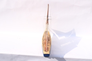 BLUENOSE Modèle de voilier en bois fait à la main-Usine directe de haute qualité Vietnam pour les décorations de Noël et du Nouvel An - Product Image 4