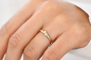 แหวนหมั้นเพชรทรงเหลี่ยมฝังแบบเบเซล ผลิตในห้องปฏิบัติการ ทองคำ 14K สีเหลือง ประดับเพชรเดี่ยว 0.07 กะรัต สำหรับงานแต่งงาน ครบรอบแต่งงาน เครื่องประดับคุณภาพสูง ขายส่ง - Product Image 6
