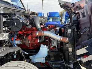 รถบรรทุกหัวลากมือสองปี 2022 รุ่น T680 แบบมีห้องนอนหลังคาสูง กำลัง 450 แรงม้า เกียร์อัตโนมัติ 12 สปีด ได้รับการรับรองความสะอาด พร้อมส่งออกทั่วโลก - Product Image 5