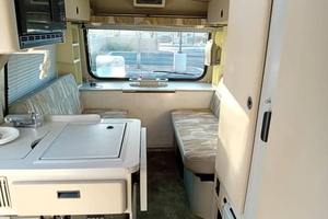 Usado 2024 para EuroVan Winnebago Rialta TravelComfort FamilyAdventure Left Coupe Turbo R15 Cuero Oscuro Automático - Product Image 6