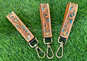 Porte-clés en cuir élégant sculpté à la main Porte-clés en cuir imprimé floral en relief Accessoires en cuir outillé Porte-clés mignons - Product Image 6