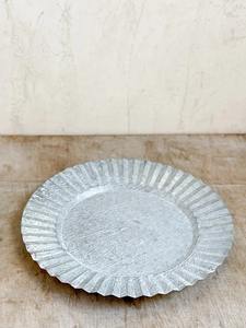 Plaque de présentation ronde en métal galvanisé Cadre de table décoratif de style ferme rustique à bord uni - Product Image 5