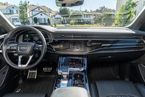 Awudii S-Q08 Prestige Exclusive SUV 2022 Gris Nardo V8 atmosphérique Sièges en cuir Faible kilométrage Prêt à être expédié - Product Image 5