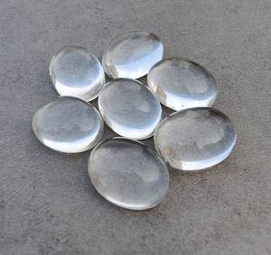 Boutique en ligne de quartz en cristal naturel 6mm x 8mm dos plat ovale calibré personnalisé pierres précieuses en vrac prix d'usine vente de pierres précieuses - Product Image 1