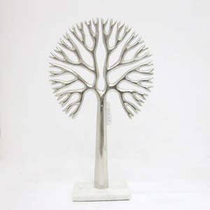 Escultura Decorativa Moderna de Aluminio y Madera Plateada con Diseño de Mano en Pie, Hecha en India - Product Image 5