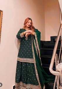 Top-Kurti y Dupatta de seda de diseñador para fiestas con características reversibles y elásticas - Product Image 5