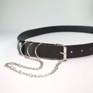 Hebilla de Acero con Diseño de Cadena y Arco para Mujer - Product Image 2