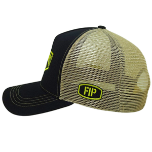 Sombrero de camionero negro de 5 paneles, hilo de contraste de malla amarilla en el ala y logotipo en la parte delantera y izquierda, hebilla de un solo pecho de plástico OEM - Product Image 3