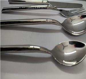 Ensemble de couverts en acier inoxydable à long manche Meilleur design pour le dîner à l'hôtel Utilisation de la vaisselle Cuillère de produit de luxe en acier miroir - Product Image 2