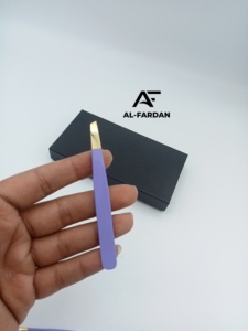 Pinzas para Cejas con Punta Inclinada, Color Lila con Punta Dorada, Pinza para Cejas con Cuchilla Afilada, Tijeras de Resorte, Se Acepta Logotipo Personalizado - Product Image 3