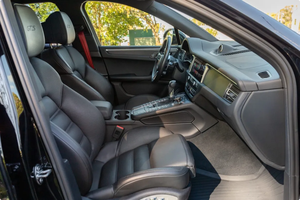 PRÊT À CONDUIRE - VÉHICULE D'OCCASION À VOLANT À GAUCHE |   Conduite à droite |   13 000 MILES PORSCHE MACAN GTS 2021 - Product Image 5