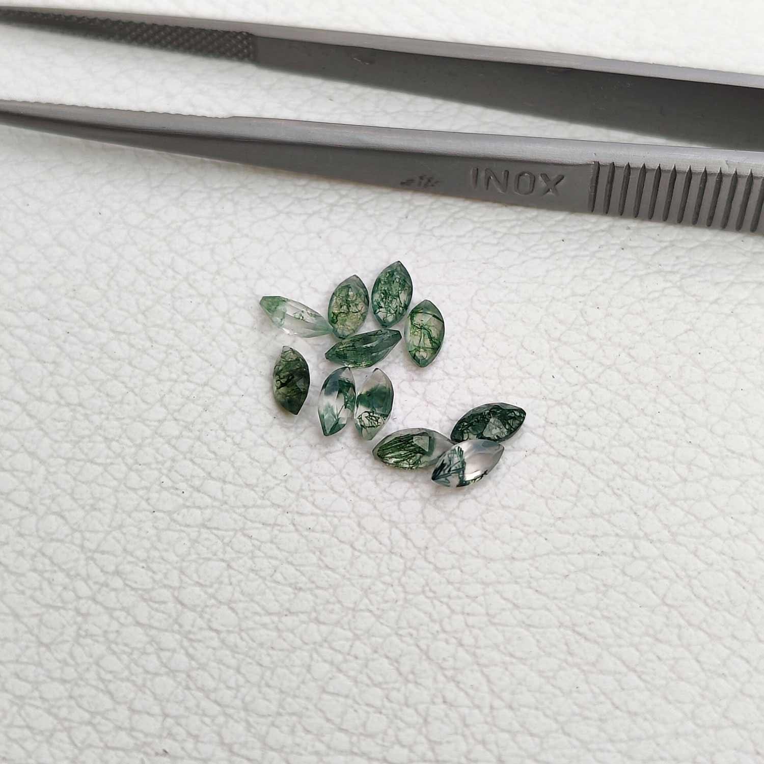 สีเขียว