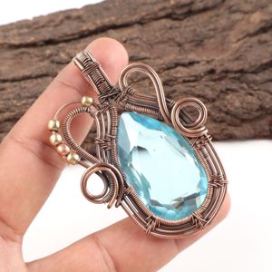 Colgante de Moda con Gema de Topacio Azul Cielo en Forma de Pera, Envuelto en Alambre de Cobre Plateado, Diseño de Collar Azul Océano - Product Image 2