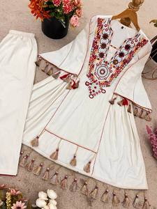 Match parfait ensemble élégant traditionnel 2 pièces pour les femmes vêtements de fête à séchage rapide comprend haut et bas - Product Image 6