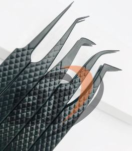 Pinzas de extensión de pestañas de acero inoxidable negro mate sostenible Punta puntiaguda de agarre de diamante para aplicaciones de pestañas de fibra de volumen - Product Image 2