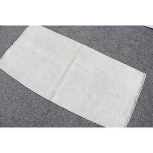 Alfombra Vintage de 2.4x4.9 pies, Alfombra Turca, Alfombra Blanca de Lana del Suroeste - Product Image 4