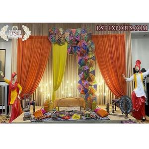 Décoration de nuit Mehndi Jaggo, statues classiques punjabi, décoration spéciale, Bhangra traditionnel, fibre de verre durable, événement de mariage - Product Image 1