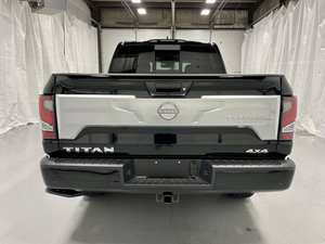 ปี 2023 สำหรับรถ SUV ขับเคลื่อนสี่ล้อ พร้อมเบาะหนังภายในสีเข้ม พวงมาลัยซ้าย และหลังคาซันรูฟแบบพาโนรามา - Product Image 2