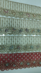 Rubans et dentelles brodés à la machine sur mesure avec motifs floraux et quatre couleurs pour robes de mariée de grande largeur - Product Image 5