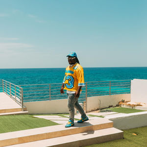 Camiseta cuadrada de malla de secado rápido personalizada, camiseta de gran tamaño con cuello en V para hombres, fútbol, baloncesto, fútbol; conjunto de calcetines serigrafiados incluidos - Product Image 4