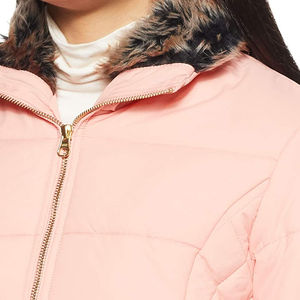 Chaqueta Acolchada para Mujer, Diseño Moderno, Alta Calidad, Cuello Alto, Logotipo Frontal, con Capucha, para Invierno, Casual, Precio al por Mayor, Nueva Llegada - Product Image 4