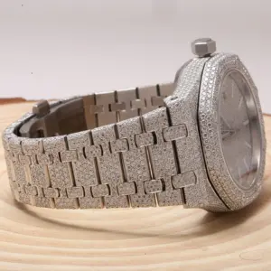 Innovation et qualité Montre pour hommes avec fermoir caché en acier inoxydable et diamants cultivés en laboratoire incroyable avec clarté VVS - Product Image 5