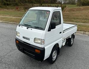 Camioneta Suzuki Carry 4x4 de 1993, Camioneta Kei para el Mercado Japonés, Transmisión Manual de 5 Velocidades, Tracción en las 4 Ruedas - Product Image 1